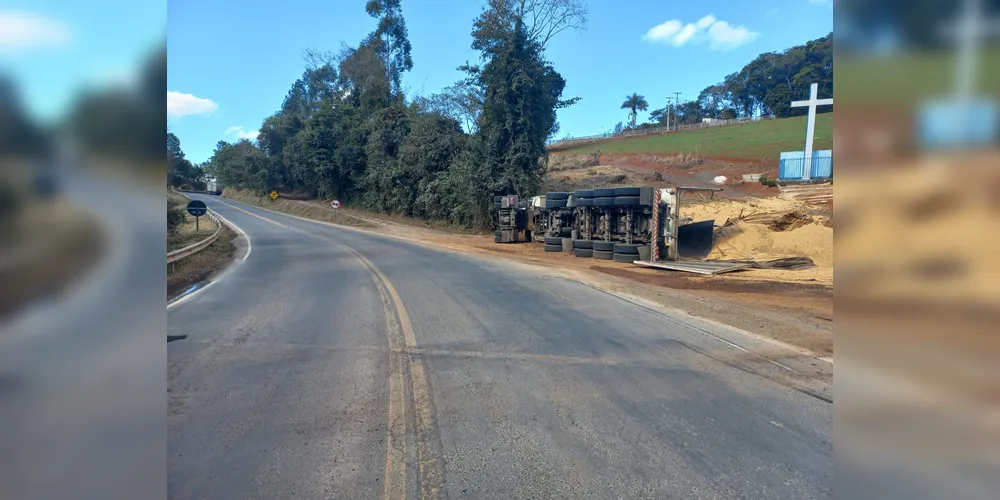 O caminhão envolvido no acidente possui placas de Ivaiporã