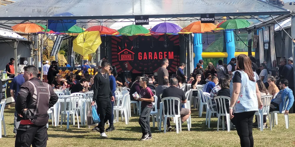 Evento iniciou neste sábado (12)