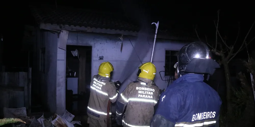 O incêndio ocorreu por volta da 1h30 da madrugada