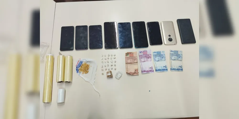 Além dos homens presos, drogas foram apreendidas