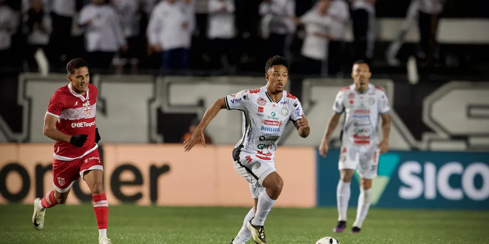 Pela primeira vez, Gabriel Souza entra com titular na lateral direita
