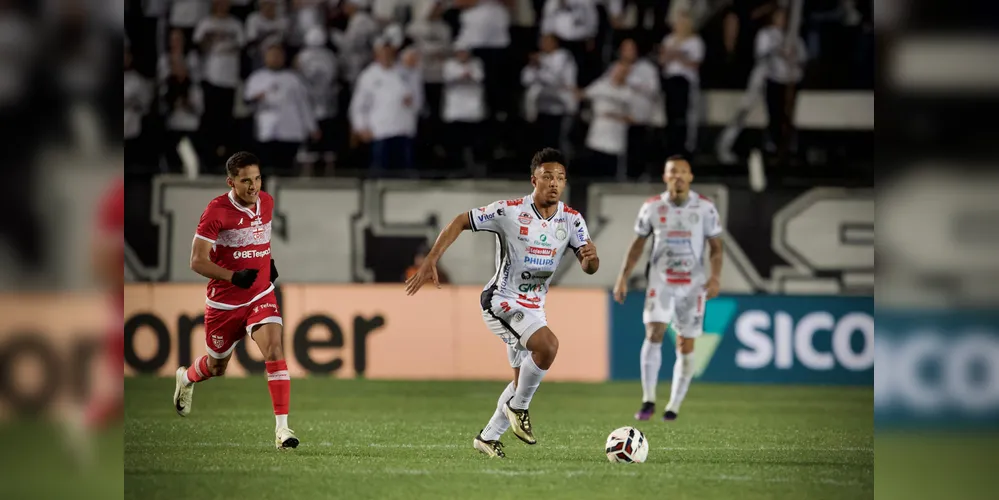 Pela primeira vez, Gabriel Souza entra com titular na lateral direita