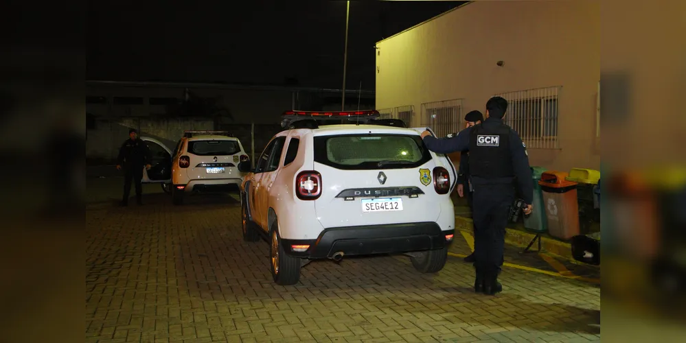 Agentes da PM e da GCM estiveram presentes na UPA para manter a segurança do local