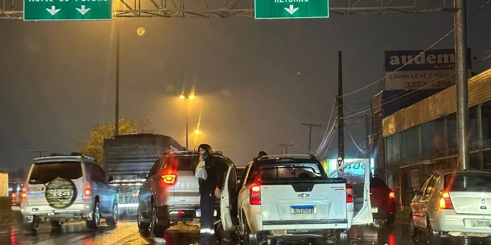 Colisão envolvendo três veículos foi registrado na Souza Naves em PG