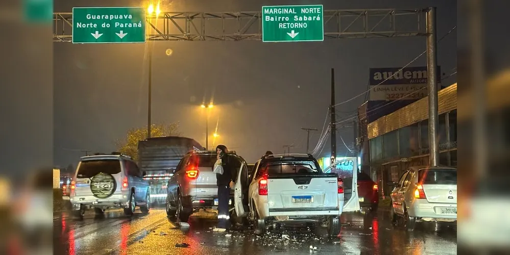 Colisão envolvendo três veículos foi registrado na Souza Naves em PG