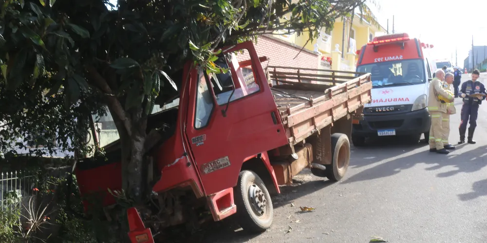 Acidente foi registrado na tarde deste sábado (26)