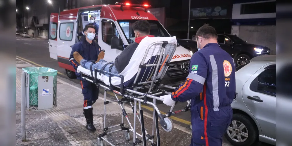 O rapaz precisou de atendimento no local
