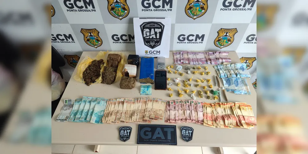 Apreensões envolvem drogas já prontas para a venda, além de dinheiro em papel