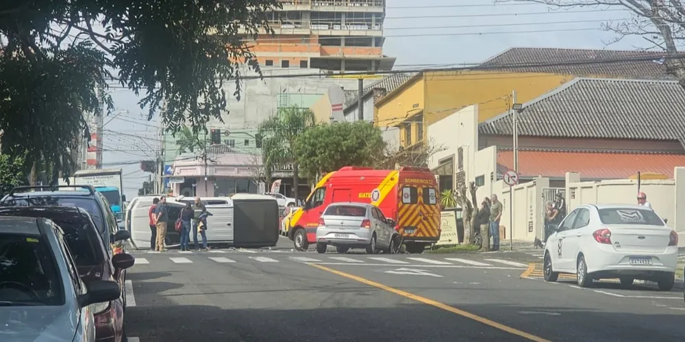 SIATE presente no local em que caminhonete tombou em PG