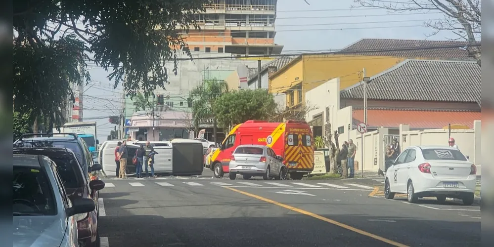 SIATE presente no local em que caminhonete tombou em PG