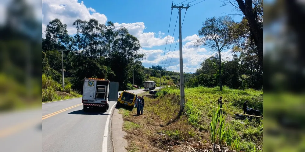 Uma equipe da Polícia Científica esteve no local para recolher o corpo da vítima e realizar os procedimentos cabíveis