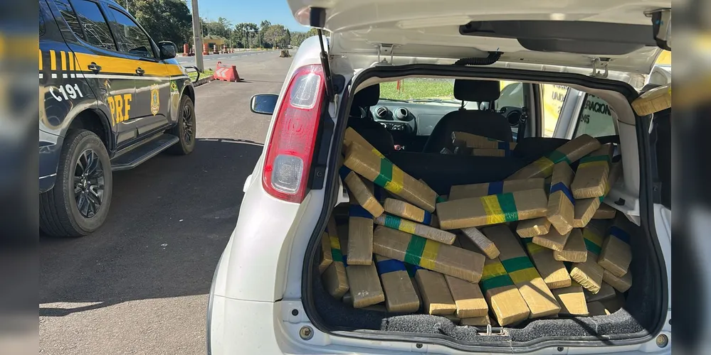 Droga foi encontrada dentro do veículo Fiat Uno