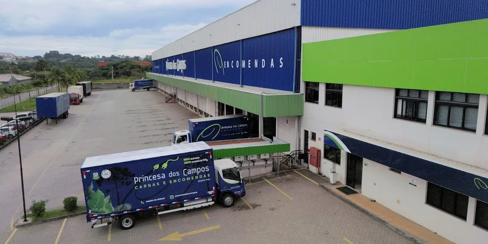 A empresa então se estabeleceu em Ponta Grossa e iniciou sua expansão de rotas na década de 1950