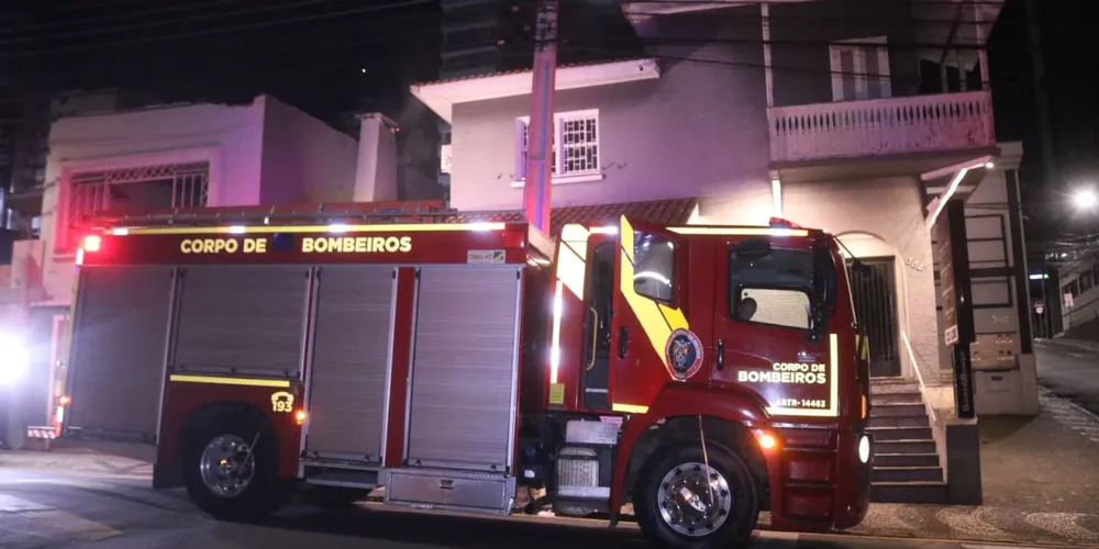 Imóvel está localizado na rua Balduíno Taques, no cruzamento com a rua XV de Novembro