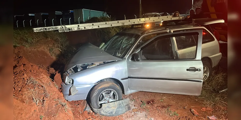 O acidente acontece na madrugada deste domingo (17)