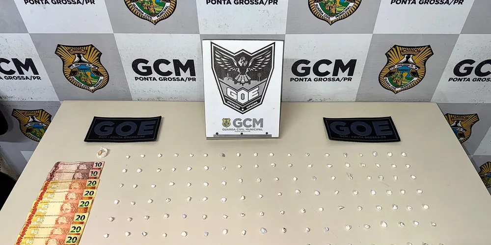 Ao todo, 150 pedras dr crack e R$ 160,00 foram apreendidos