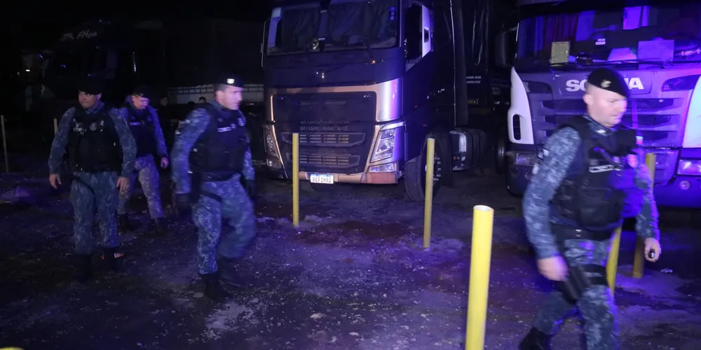 Equipes da GCM mobilizam-se para atender caso de briga em posto de gasolina.