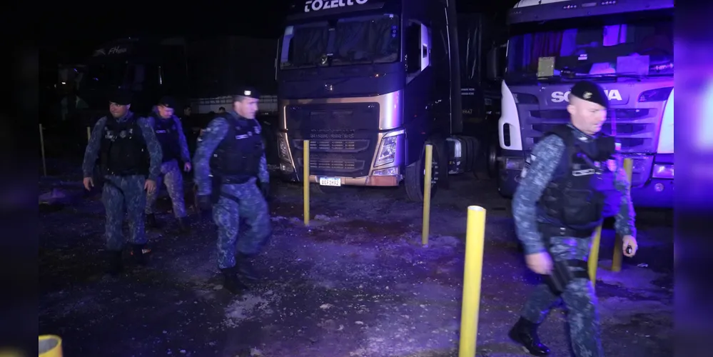 Equipes da GCM mobilizam-se para atender caso de briga em posto de gasolina.