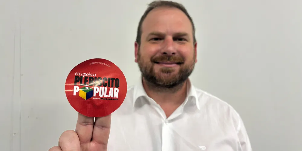 O plebiscito acontece no calçadão da Coronel Cláudio