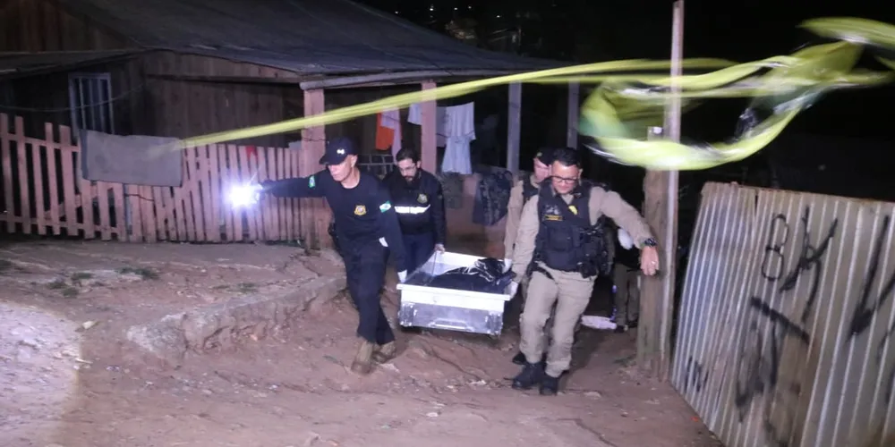 Corpo da vítima foi removido de córrego na região do Vila Nova.