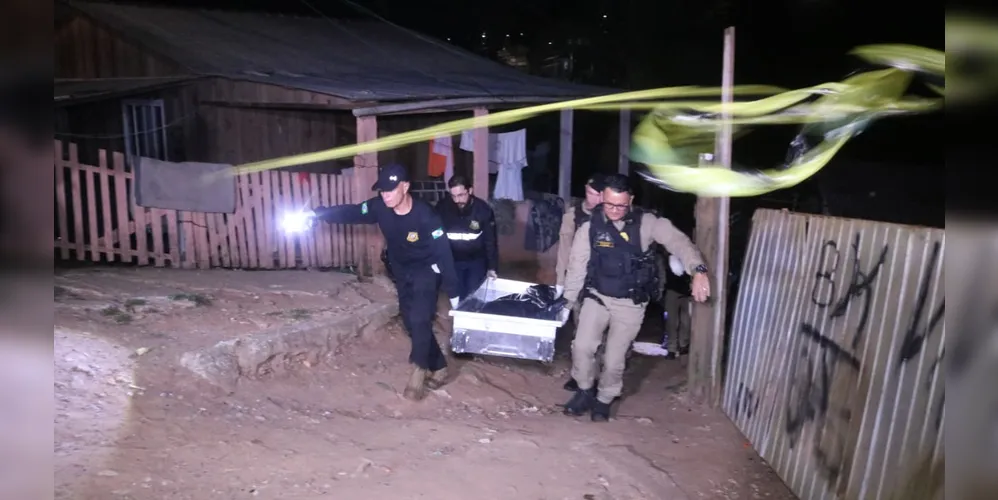 Corpo da vítima foi removido de córrego na região do Vila Nova.