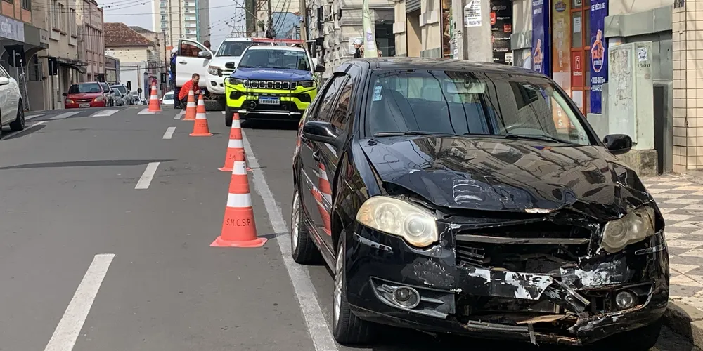 Siena teve o para-choque totalmente danificado