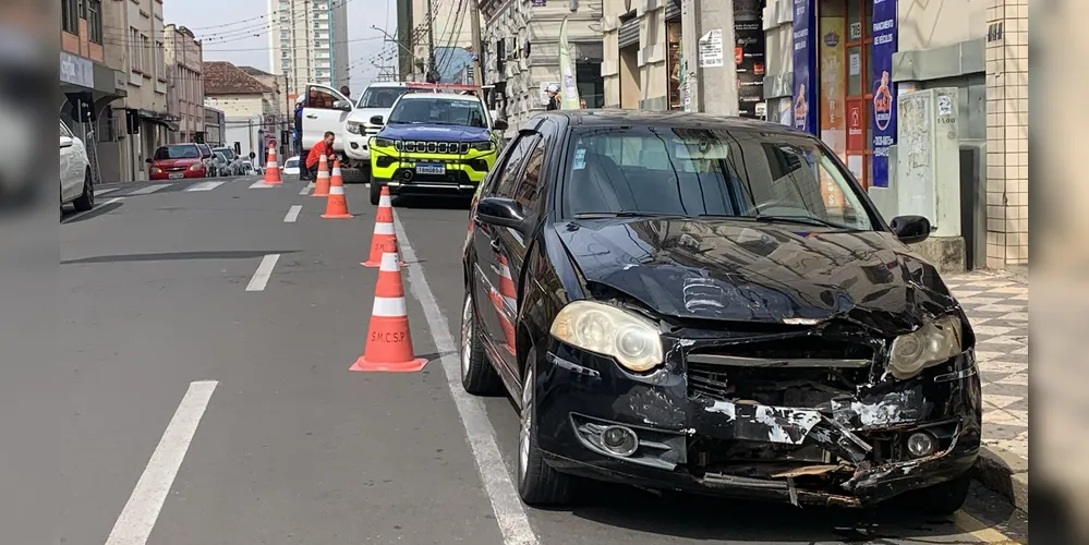 Siena teve o para-choque totalmente danificado