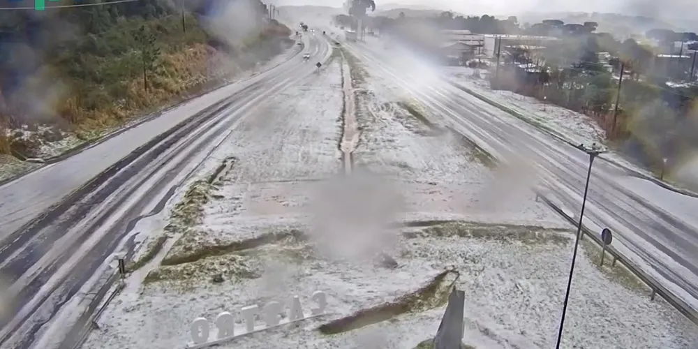 Rodovia de Castro foi coberta por granizo