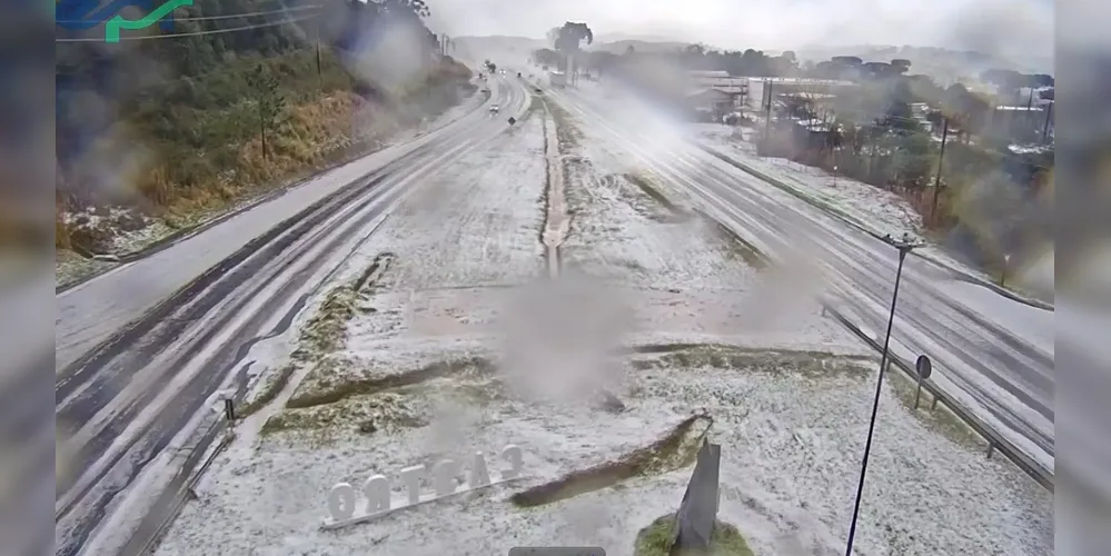 Rodovia de Castro foi coberta por granizo