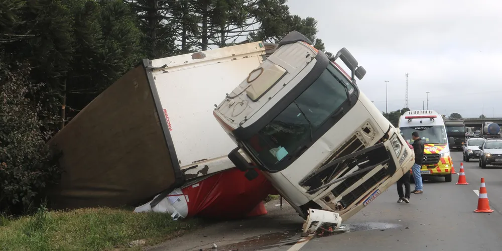 O acidente aconteceu próximo ao viaduto da Santa Paula