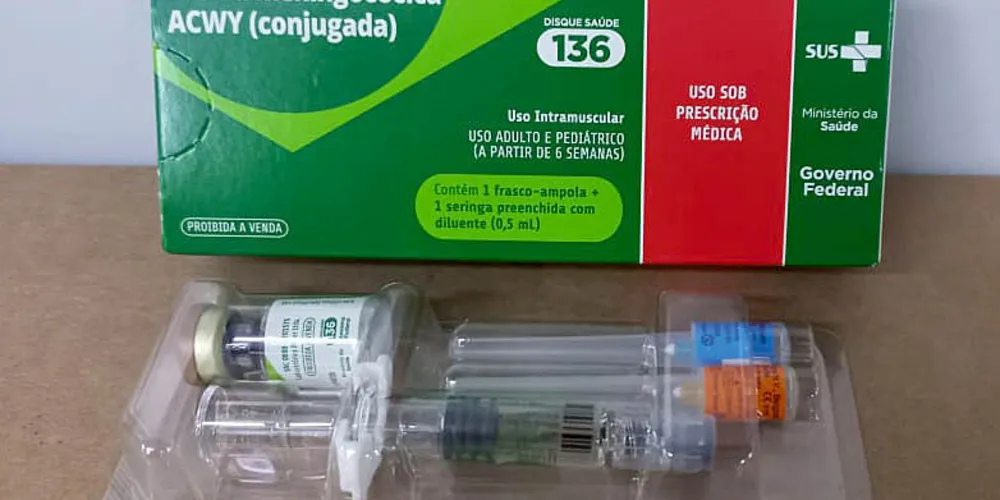 Com a nova vacina, além do sorogrupo C, já incluído na imunização de rotina, as crianças estarão protegidas também contra os sorogrupos A, W e Y — prevenindo não apenas casos de meningite bacteriana, mas também a meningococcemia