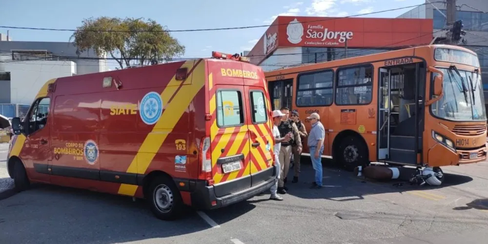 O acidente aconteceu no início da tarde deste sábado (26)