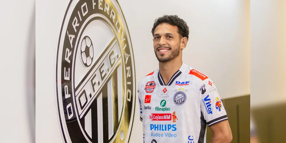 André Dantas com a camisa do Fantasma
