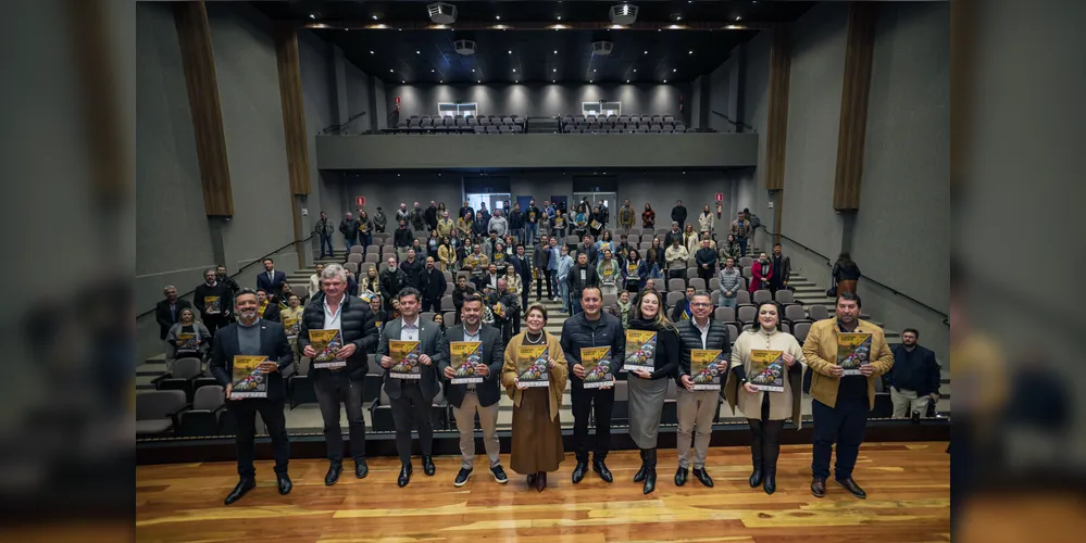 16ª edição do Livro-Anuário Caminhos dos Campos Gerais foi lançada pela manhã na sede da Acipg, em um evento para convidados