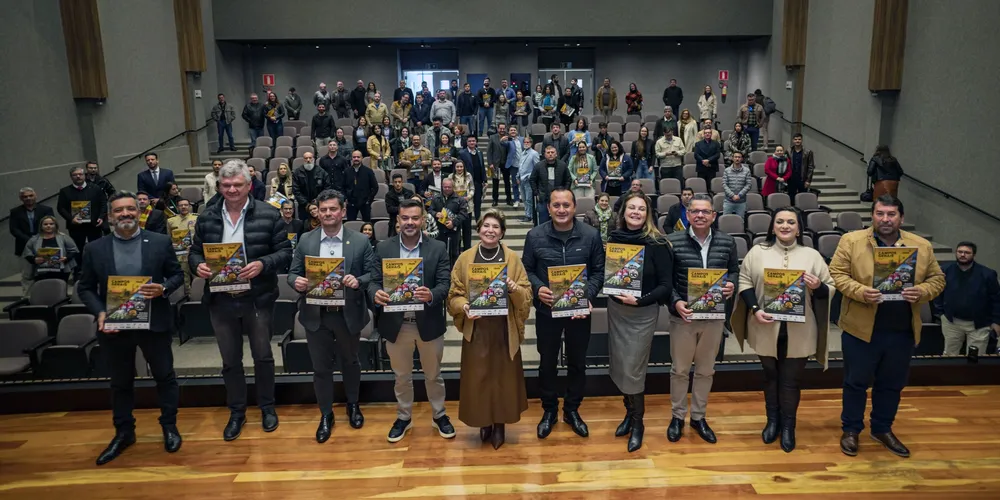 16ª edição do Livro-Anuário Caminhos dos Campos Gerais foi lançada pela manhã na sede da Acipg, em um evento para convidados