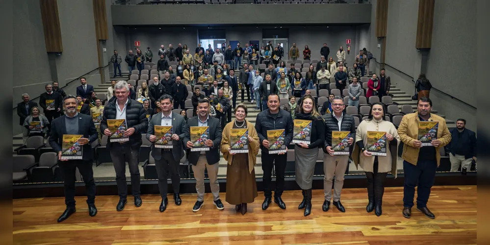 16ª edição do Livro-Anuário Caminhos dos Campos Gerais foi lançada pela manhã na sede da Acipg, em um evento para convidados