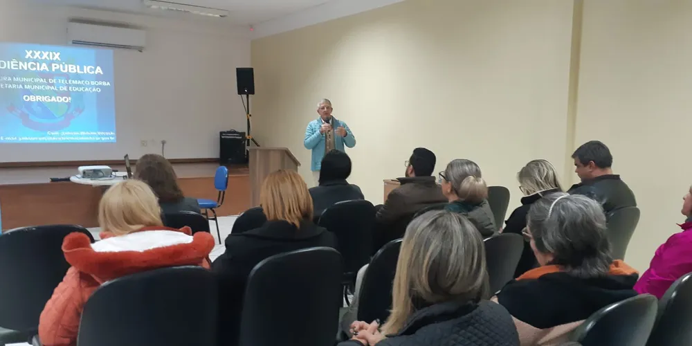 O secretário de Educação, Dr. Eros Araújo, esteve presente