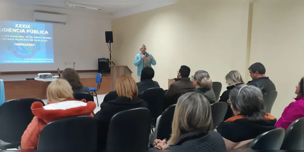 O secretário de Educação, Dr. Eros Araújo, esteve presente