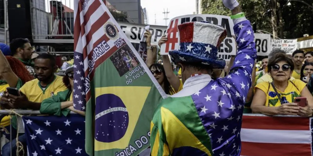 Bolsonaristas manifestaram apoio aos Estados Unidos em ato pró-anistia em 3 de agosto, em São Paulo