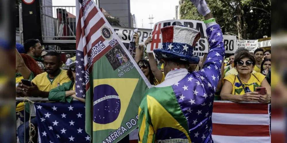 Bolsonaristas manifestaram apoio aos Estados Unidos em ato pró-anistia em 3 de agosto, em São Paulo