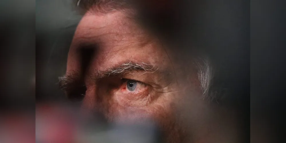 Para a PF, há indícios suficientes de que Bolsonaro e Eduardo tentaram interferir na ação penal que investiga a trama golpista de 2022 e 2023 a partir da atuação do parlamentar no exterior