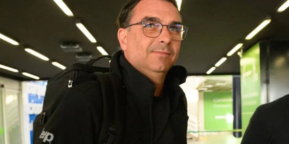 O senador desembarcou em Brasília nesta quarta-feira (23)