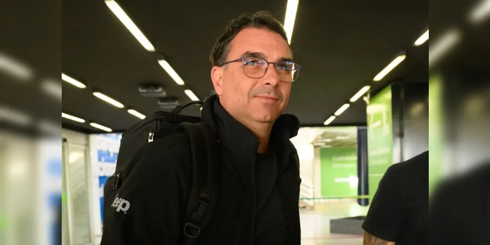 O senador desembarcou em Brasília nesta quarta-feira (23)