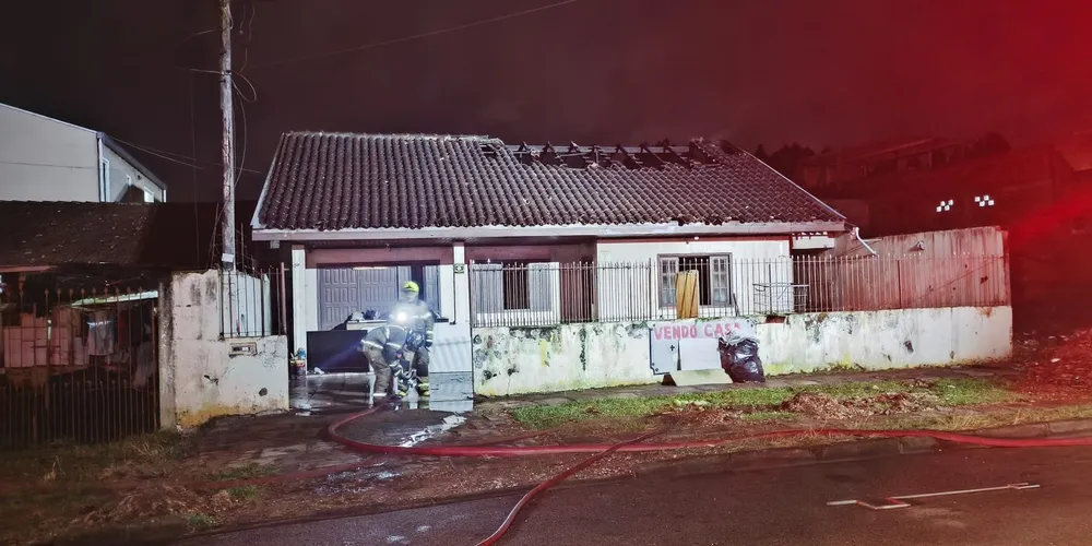 O incêndio destruiu totalmente a casa