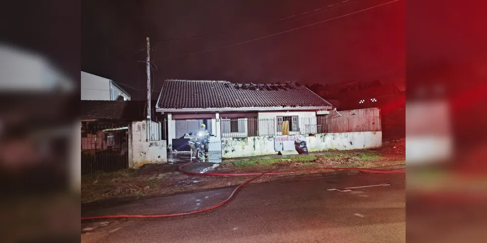 O incêndio destruiu totalmente a casa
