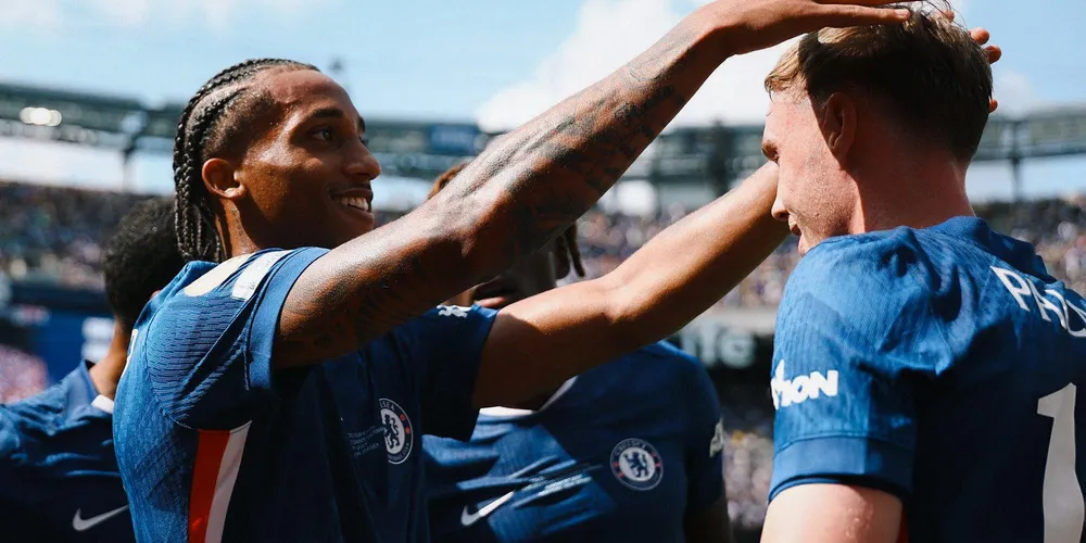 Foram dois gols de Cole Palmer e um de João Pedro