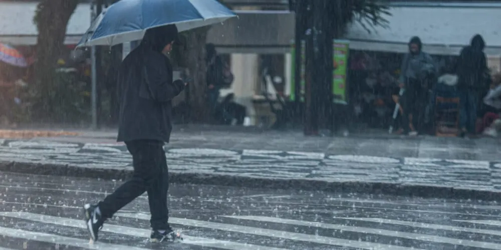 Chuva deve permanecer ao longo da semana