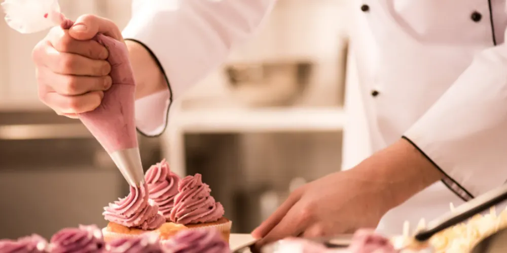 Confeiteiro é uma das vagas ofertadas nesta quinta-feira