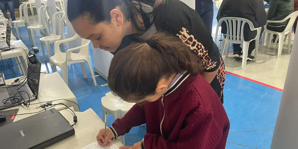 Na foto, Débora Borges, moradora de Ponta Grossa