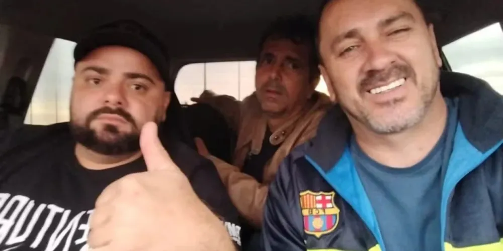 De acordo com a polícia, qualquer informação sobre o paradeiro dos suspeitos ou das vítimas pode ser repassada de forma sigilosa